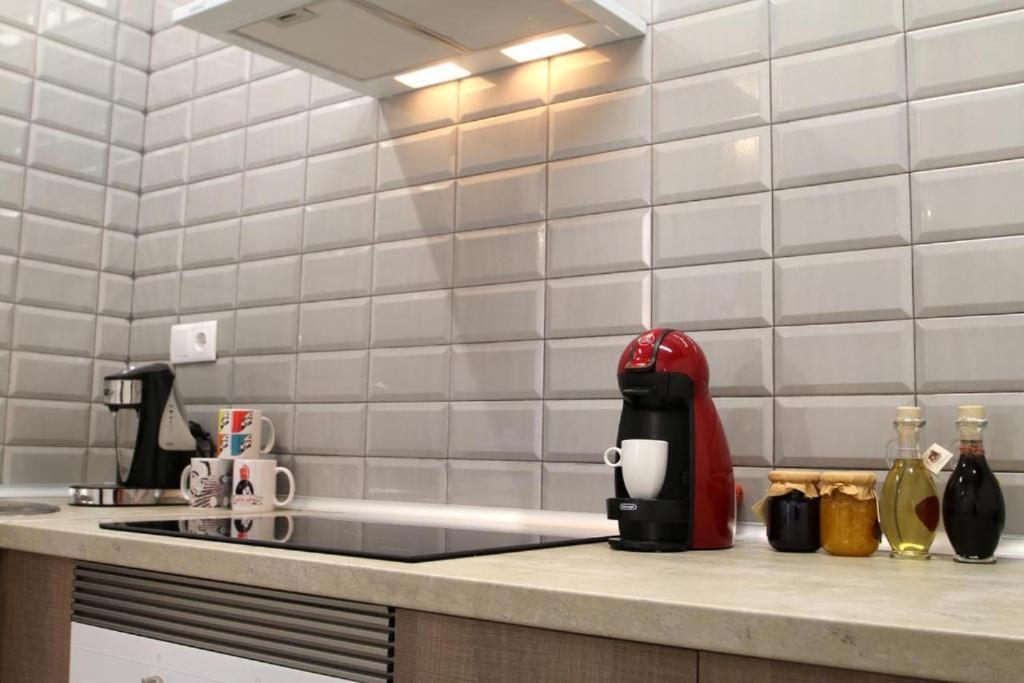 Apartamentos Teatro อาลิกันเต ภายนอก รูปภาพ